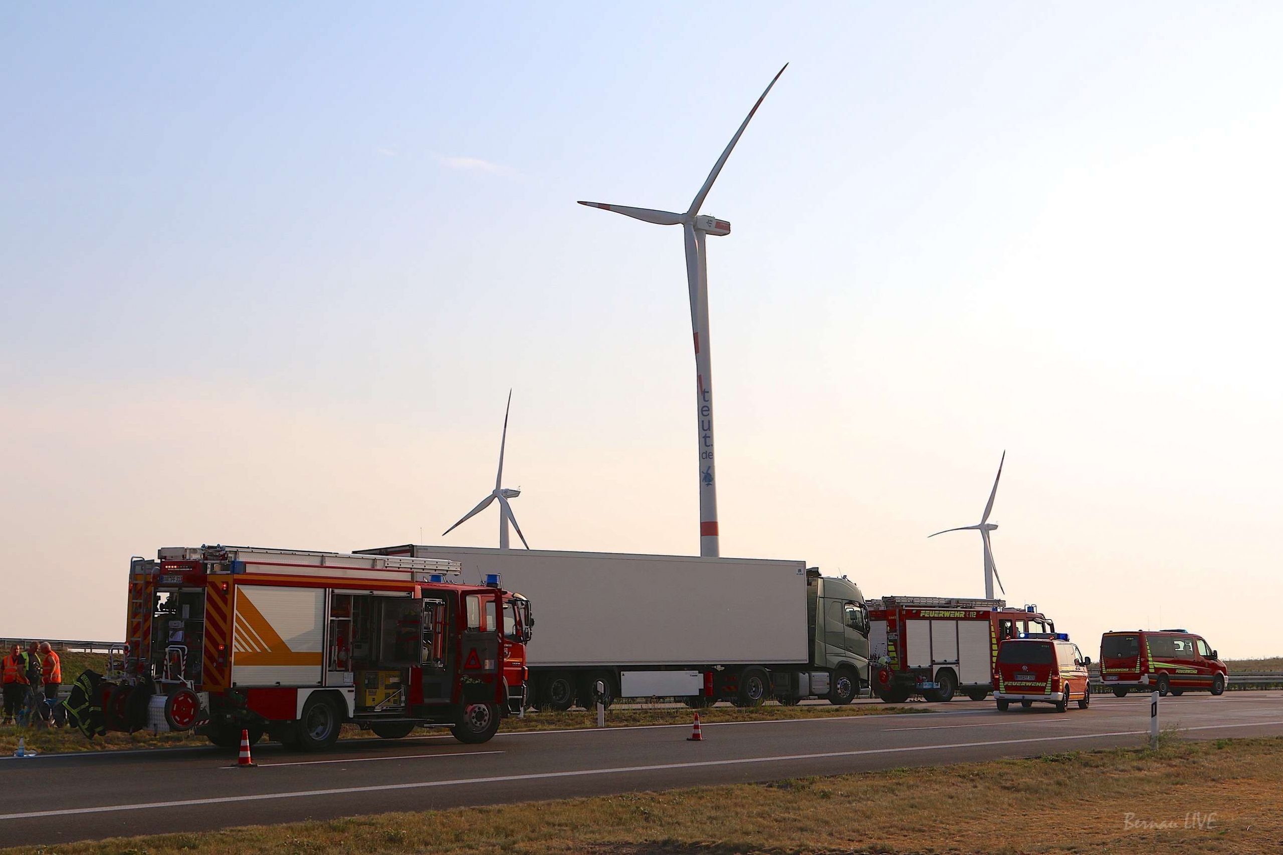 Barnim: 6 Tote und Verletzte bei schwerem Verkehrsunfall 40 Barnim: 6 Tote und Verletzte bei schwerem Verkehrsunfall