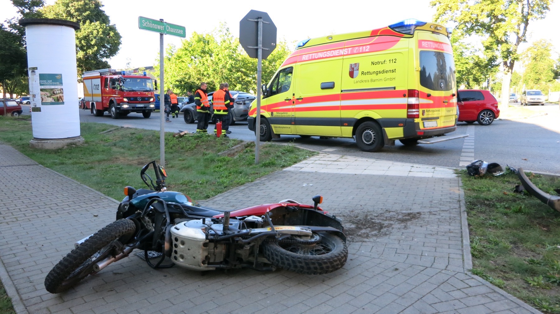 Bernau: Bernau: Schwerer Unfall zwischen Mottorrad und PKW Zu einem Zusammenstoß zwischen einem Pkw und einem Motorrad kam es am Mittwochmorgen gegen 08.30 Uhr auf der Schönower Chaussee.