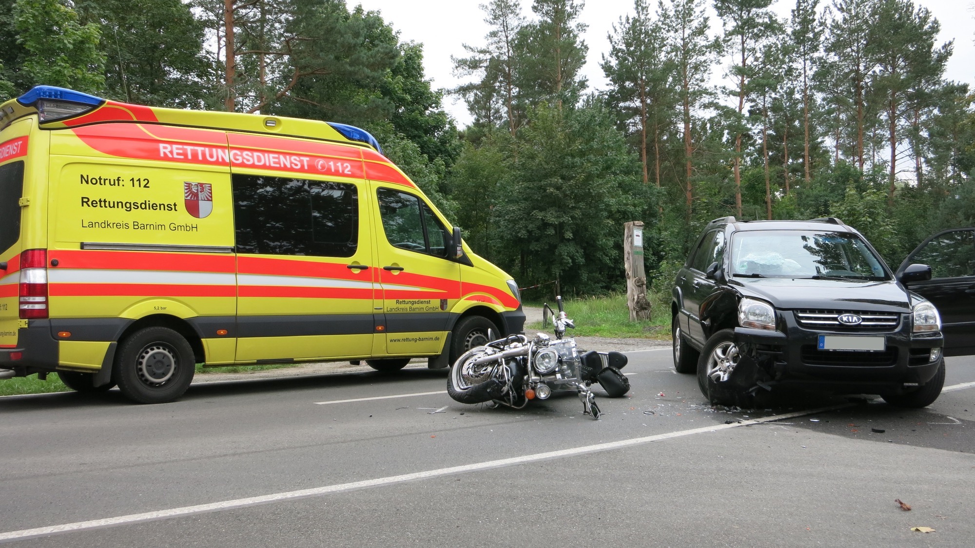 Bernau: (...) Hierbei ist ein Motorradfahrer am Donnerstagnachmittag auf der Schönwalder Chaussee kurz hinter dem Ortsausgang Schönow tödlich verunglückt.