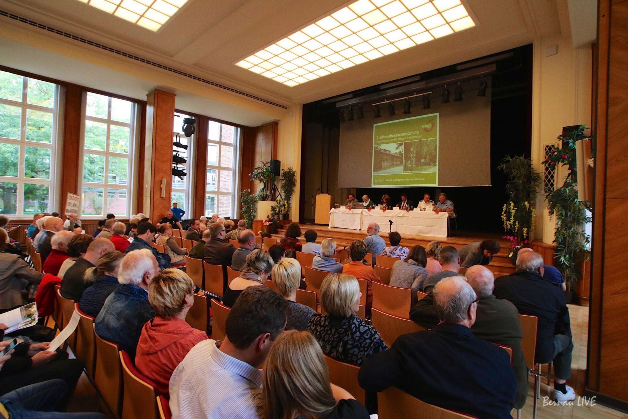 Info-Abend zur Unterbringung von Flüchtlingen in Waldfrieden 1 Bernau: Über 200 Flüchtlinge finden neues zu Hause