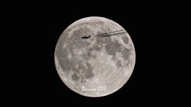 Bernau: Flugzeug im Mond - Unser Bild zur Nacht