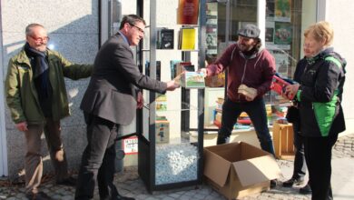 Bernau: Öffentliche Büchervitrine in der Bürgermeisterstraße