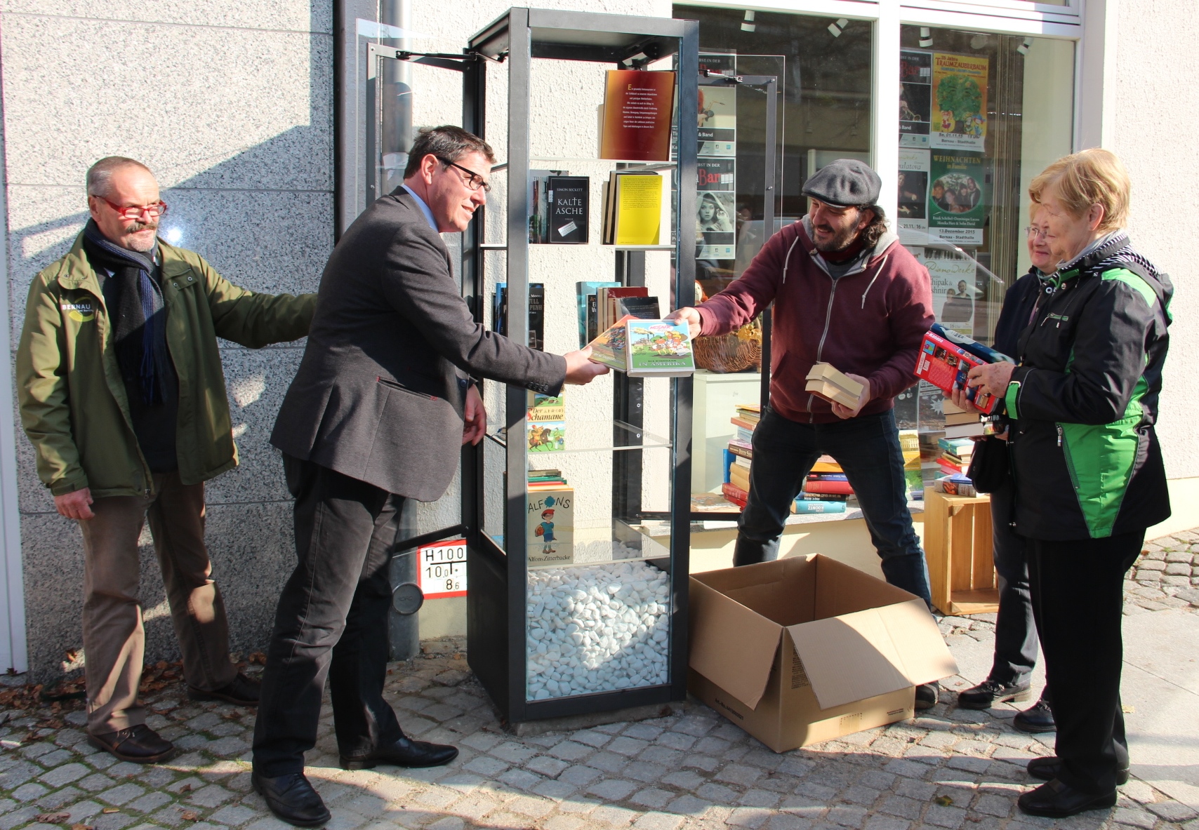 Bernau: Öffentliche Büchervitrine in der Bürgermeisterstraße