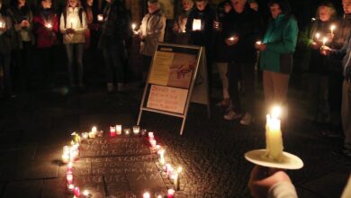 Bernau: Gedenkminuten und Kerzen für verstorbene Flüchtlinge