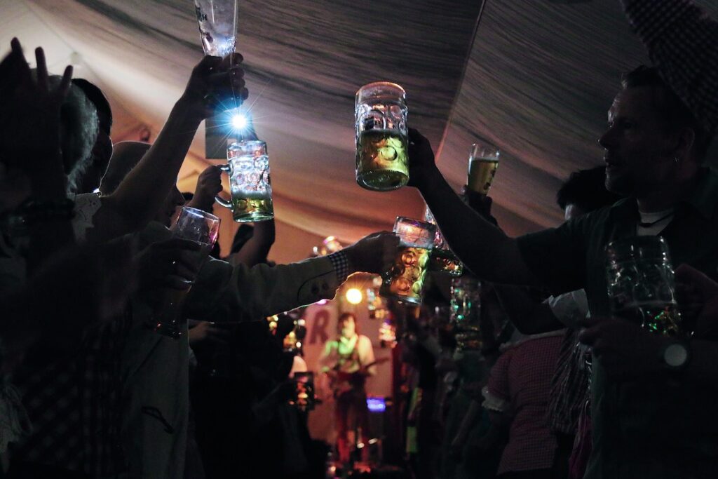 Veranstaltungen und Tipps für das Wochenende in und um Bernau 6 Stadthalle Bernau - Ein bisschen Oktoberfest zur Mittagspause (Video)