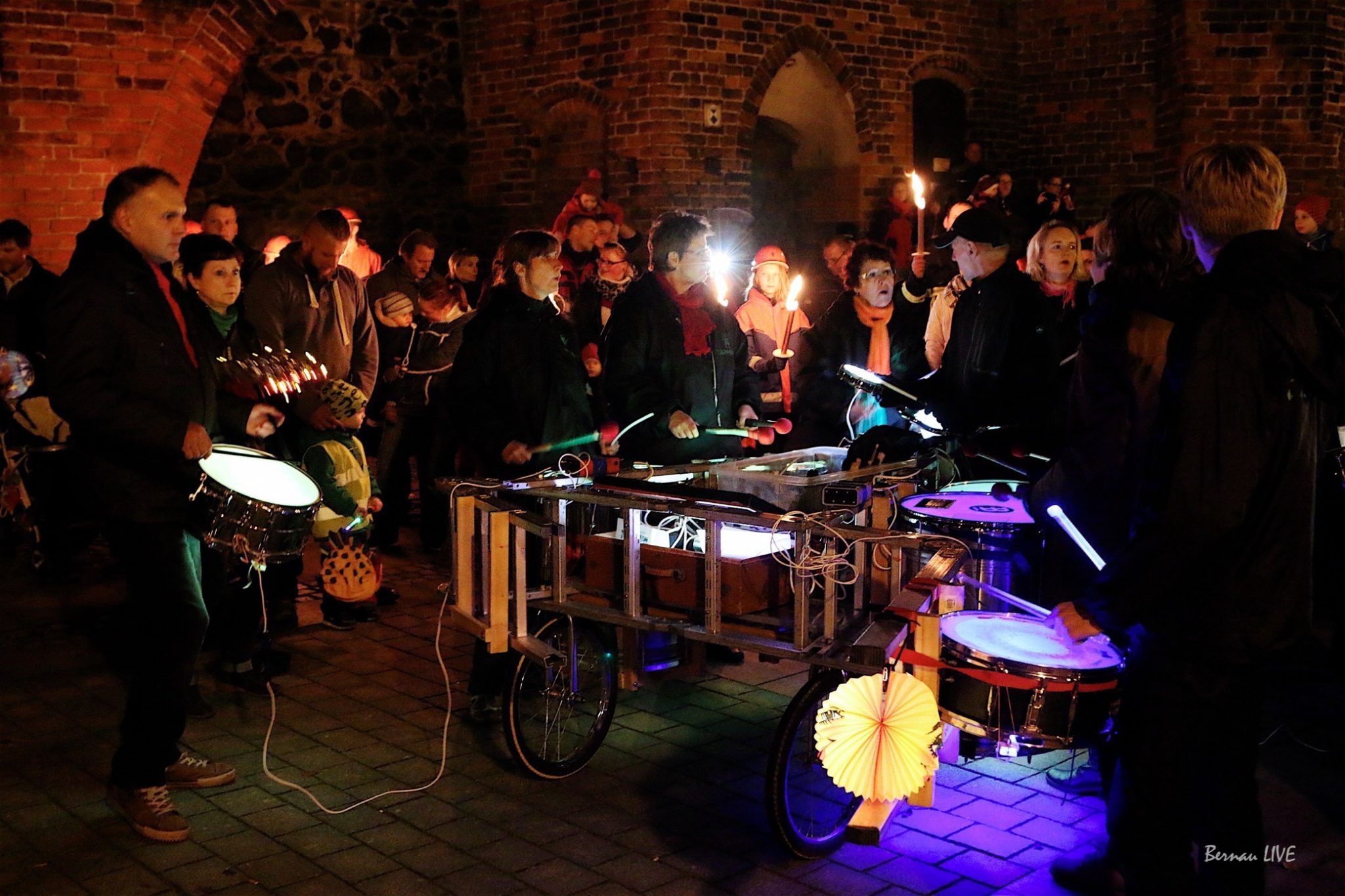 Bernau: Fast 300 Menschen beim Laternenumzug der Kita Angergang 10 Bernau: Fast 300 Menschen beim Laternenumzug der Kita Angergang