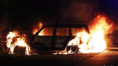 Feuerwehr Bernau: Nächtlicher Feuerwehreinsatz - PKW in Flammen