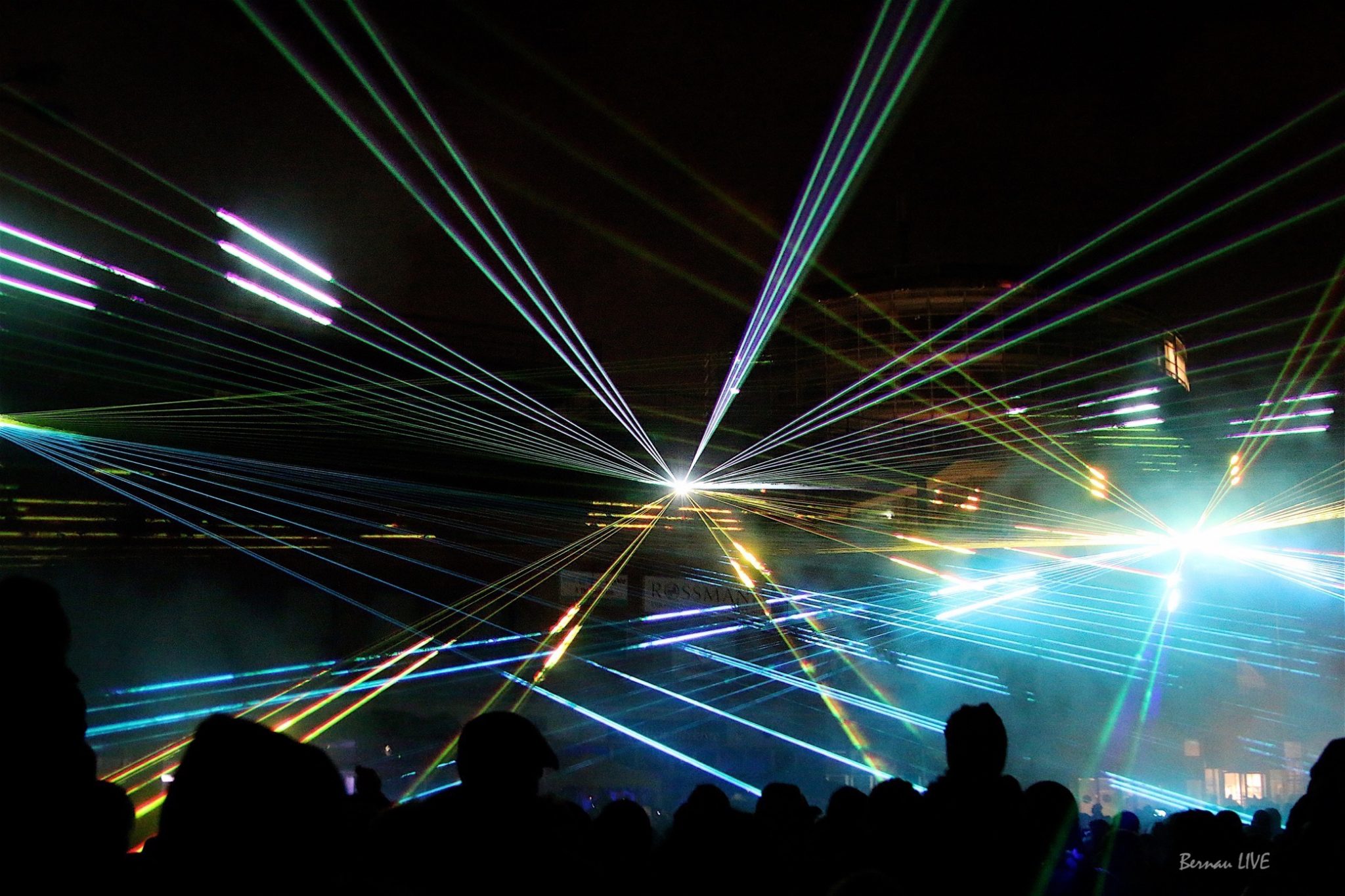 Feuerwerk-Lasershow in der Bahnhofspassage Bernau (Video) 36 Bernau LIVE