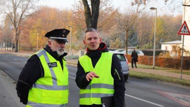 Bernau - Ladeburg_: Morgendliches (Schul) Verkehrschaos an der Ladeburger Chaussee