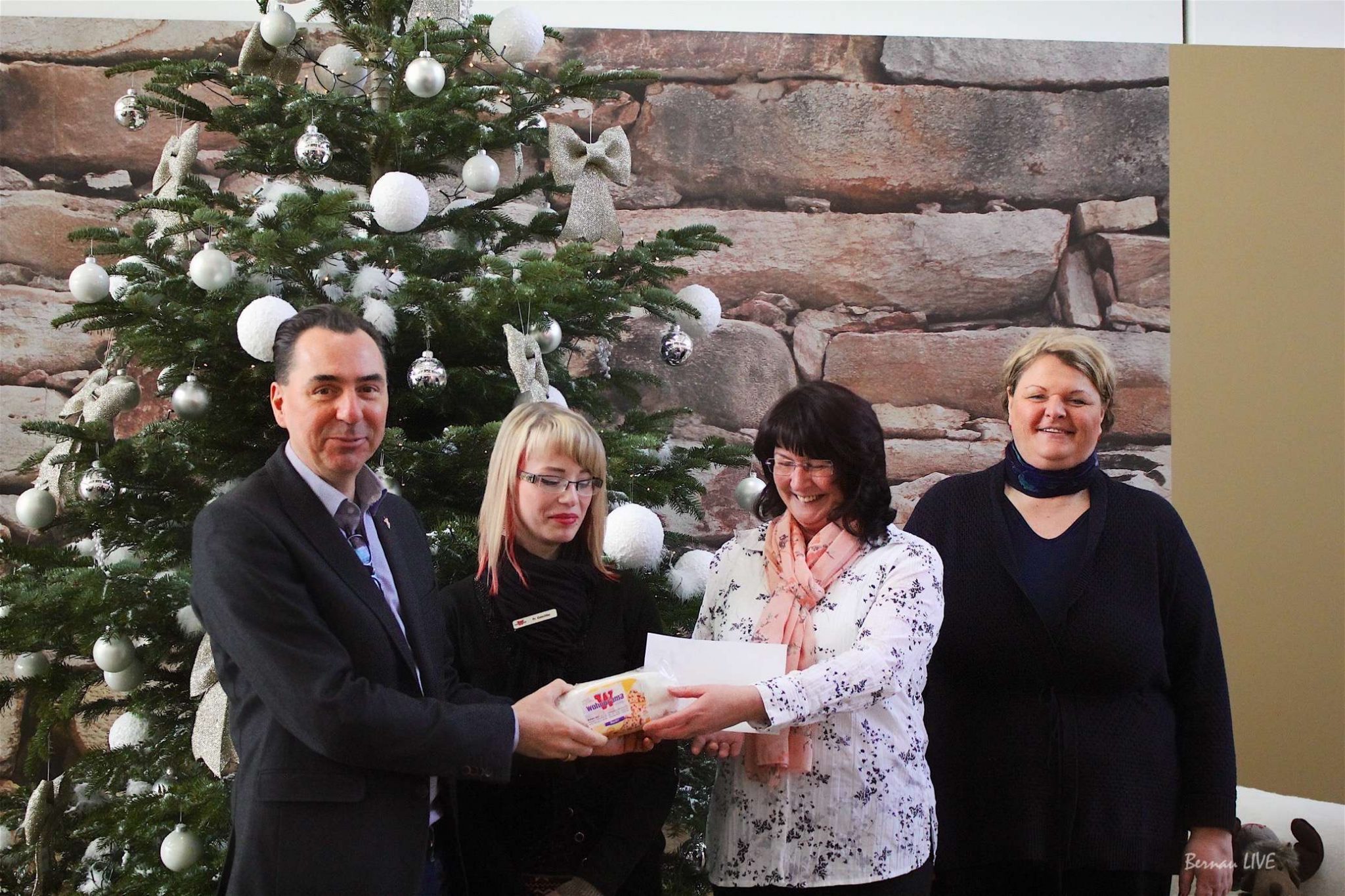 Wohnorama Bernau übergibt 400 Euro an das Frauenhaus Barnim 40 Wohnorama Bernau spendet für das Frauenhaus Barnim