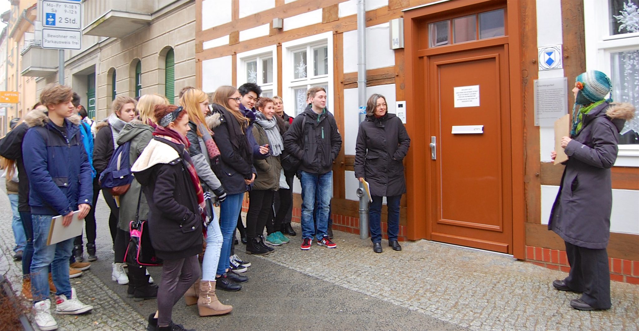 Bernau: Eine Schulstunde mit Bernaus Stadtplanerinnen 7 Bernau: Grau ist alle Theorie - das sagten sich wohl die Elftklässler vom Bernauer Paulus-Praetorius-Gymnasium.