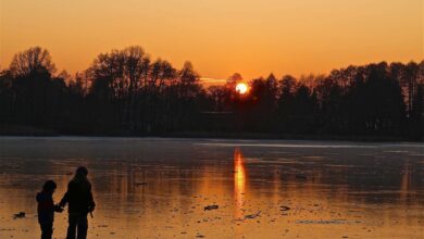 Bernau: Frostig schöner Sonnenuntergang am Gorinsee - Vor wenigen Minuten versank die Sonne am schon vereisten Gorinsee