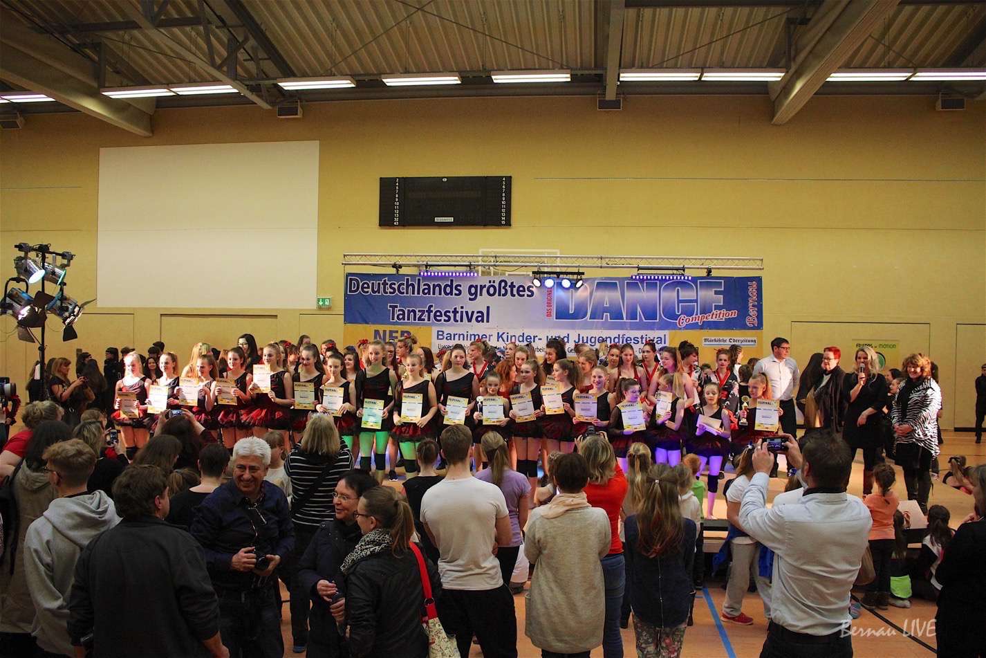 Mehr als 1300 tanzbegeisterte Kids tanzen in Bernau