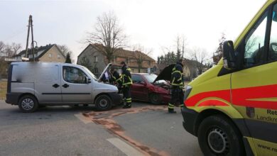 Bernau: Verkehrsunfall Ernst-Thälmann-Strasse + Arbeitsunfall mit Radlader