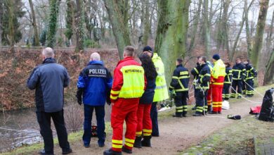 Bernau: Leblose Person im Wasser