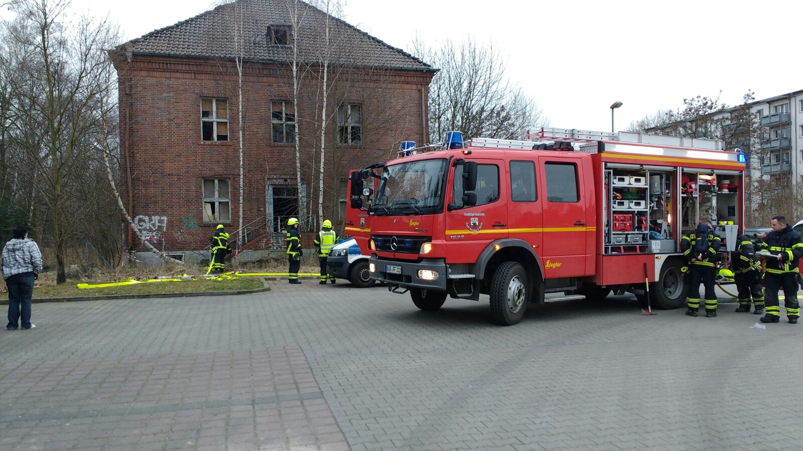Bernau: Feuerwehr in der Schwanebecker Chaussee
