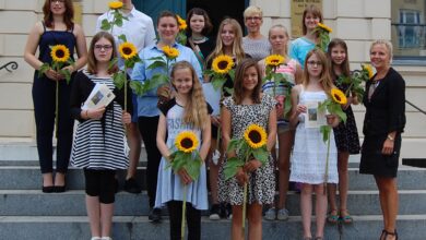 Bernau: Sonnenblumen und Anerkennung für Bernauer Schüler