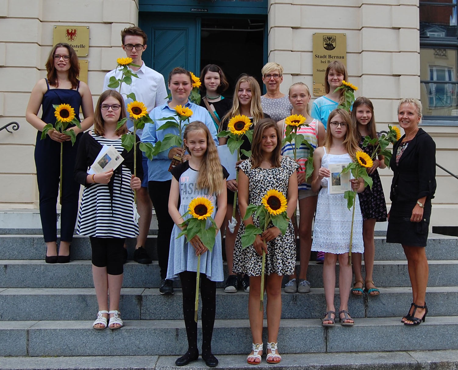 Bernau: Sonnenblumen und Anerkennung für Bernauer Schüler