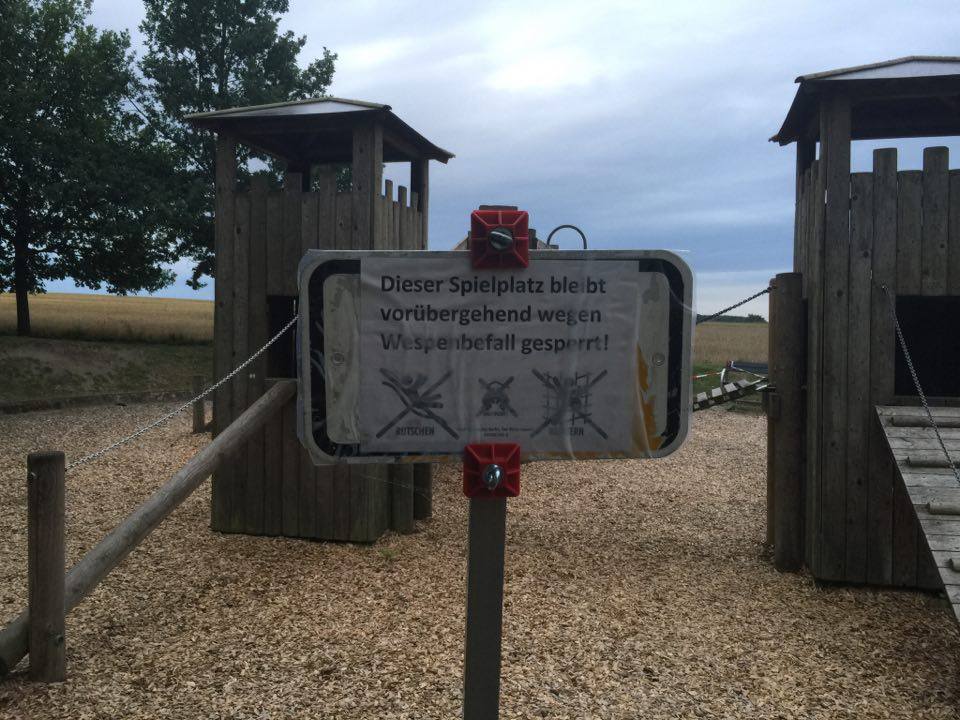 Spielplatz in Bernau-Süd 3 Wochen gesperrt - wegen Wespen!