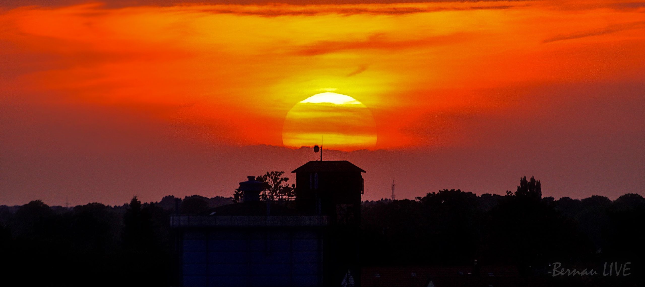 Bernau: Der letzte August-Tag verabschiedet sich mit tollem Sonnenuntergang