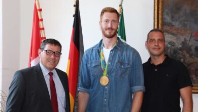 Diskus-Olympiasieger Christoph Harting auf Stippvisite in Bernau