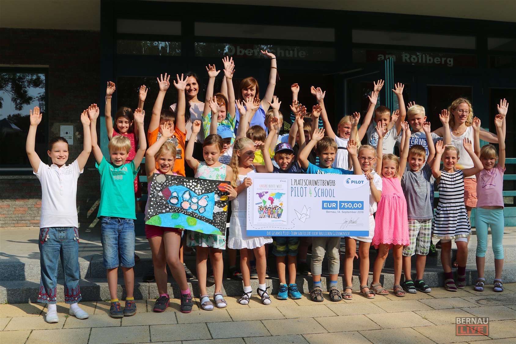Bernau: Freude bei den Schülern der 3b der Oberschule am Rollenberg