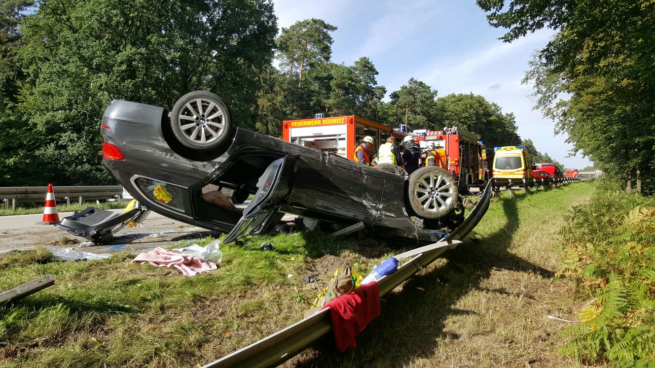 Bernau - Barnim: Unfall - PKW überschlug sich auf der A11 zwischen Lanke und Finowfurt