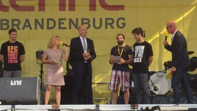 Woidke zeichnet Eric Vogel von der Eastside Fun Crew aus Bernau aus