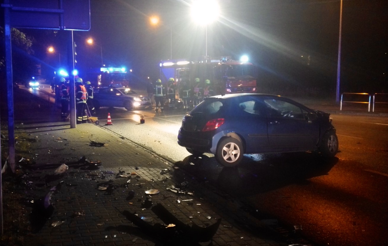 Bernau: Zu einem schweren Verkehrsunfall kam es am heutigen Sonntagmorgen, gegen 02.50 Uhr in Bernau bei Berlin.