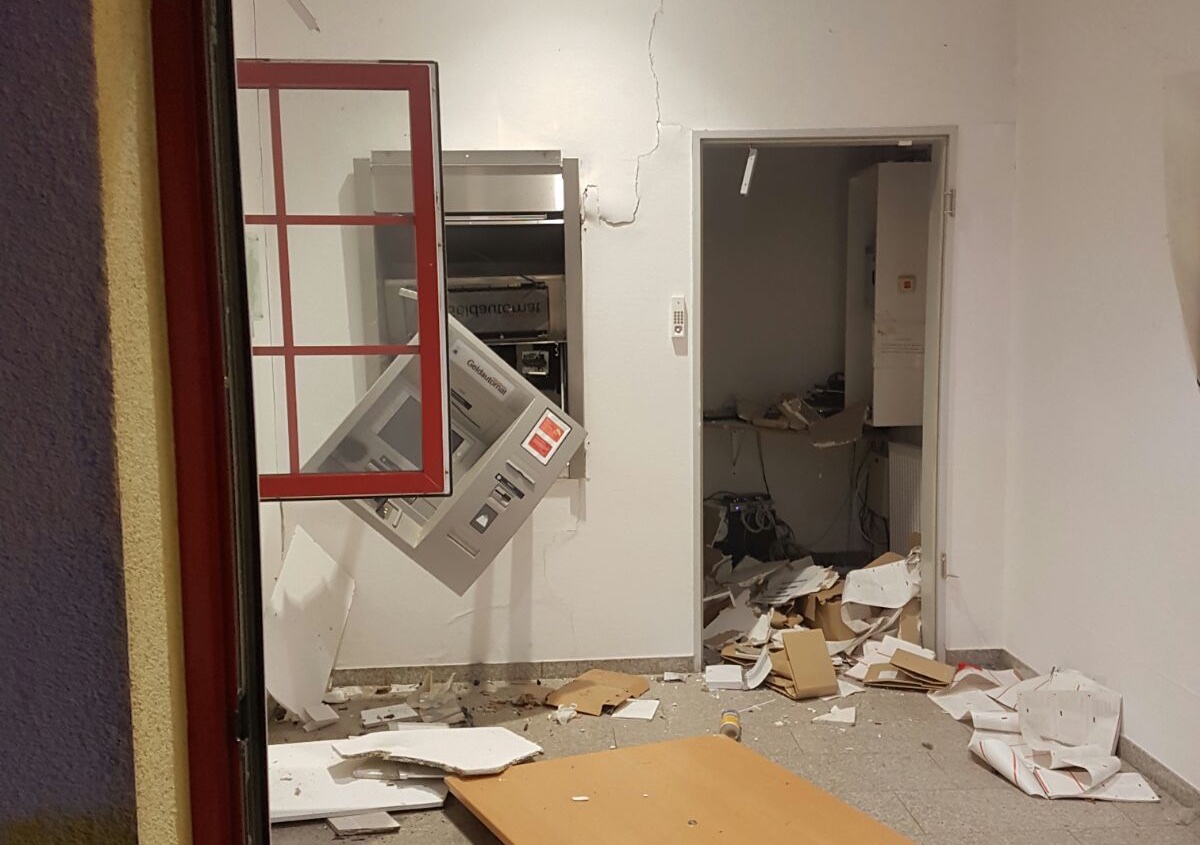Geldautomat in Seefeld gesprengt - Feuerwehrhaus beschädigt