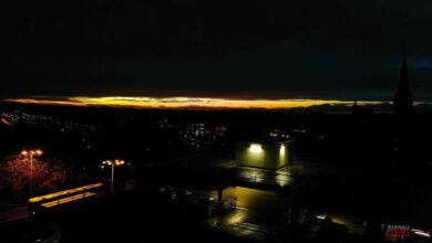 Bernau: Ein bisschen Feierabendsonne am Horizont und Stau im Verkehr