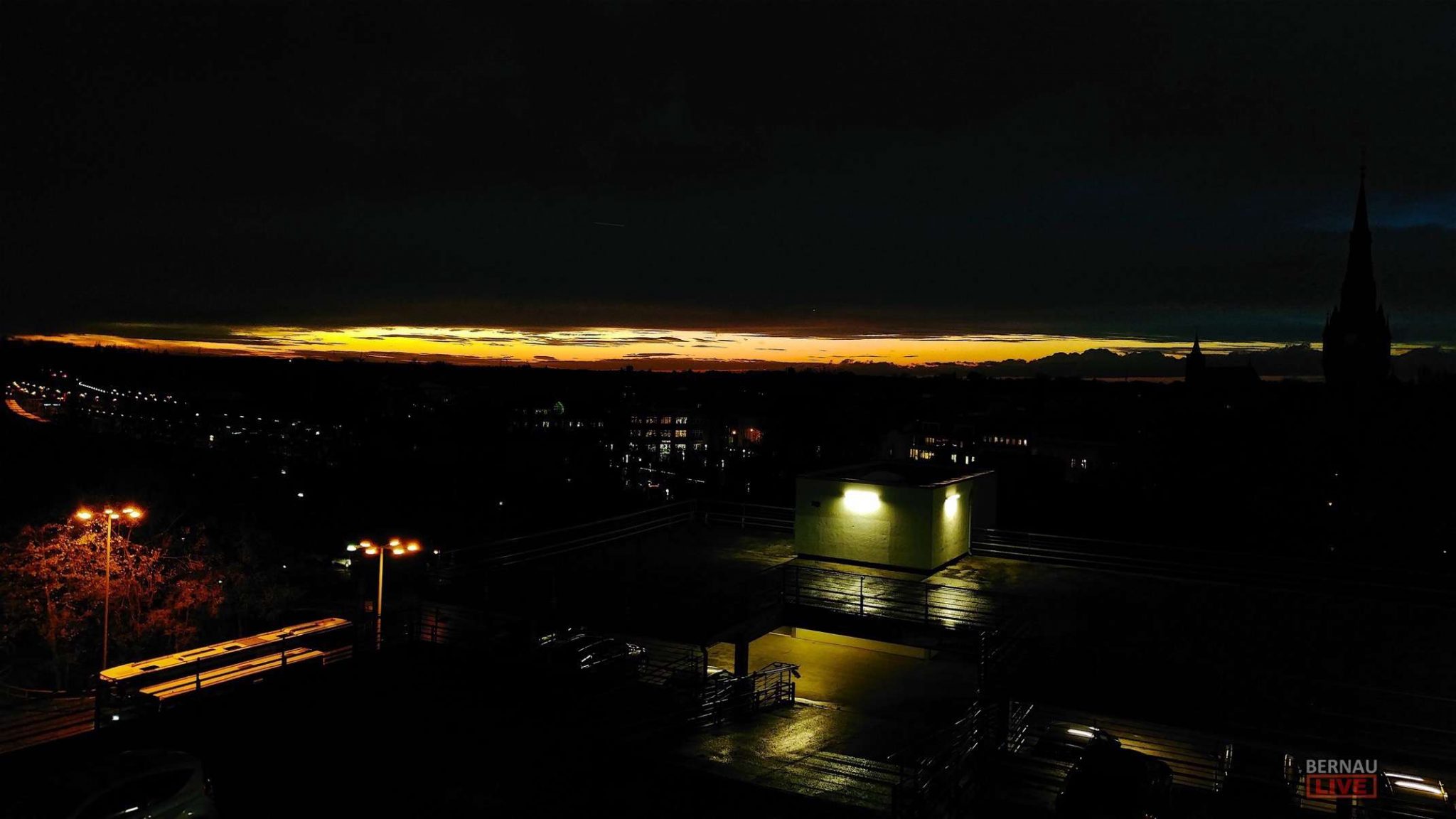 Bernau: Ein bisschen Feierabendsonne am Horizont und Stau im Verkehr 5 Bernau: Ein bisschen Feierabendsonne am Horizont und Stau im Verkehr