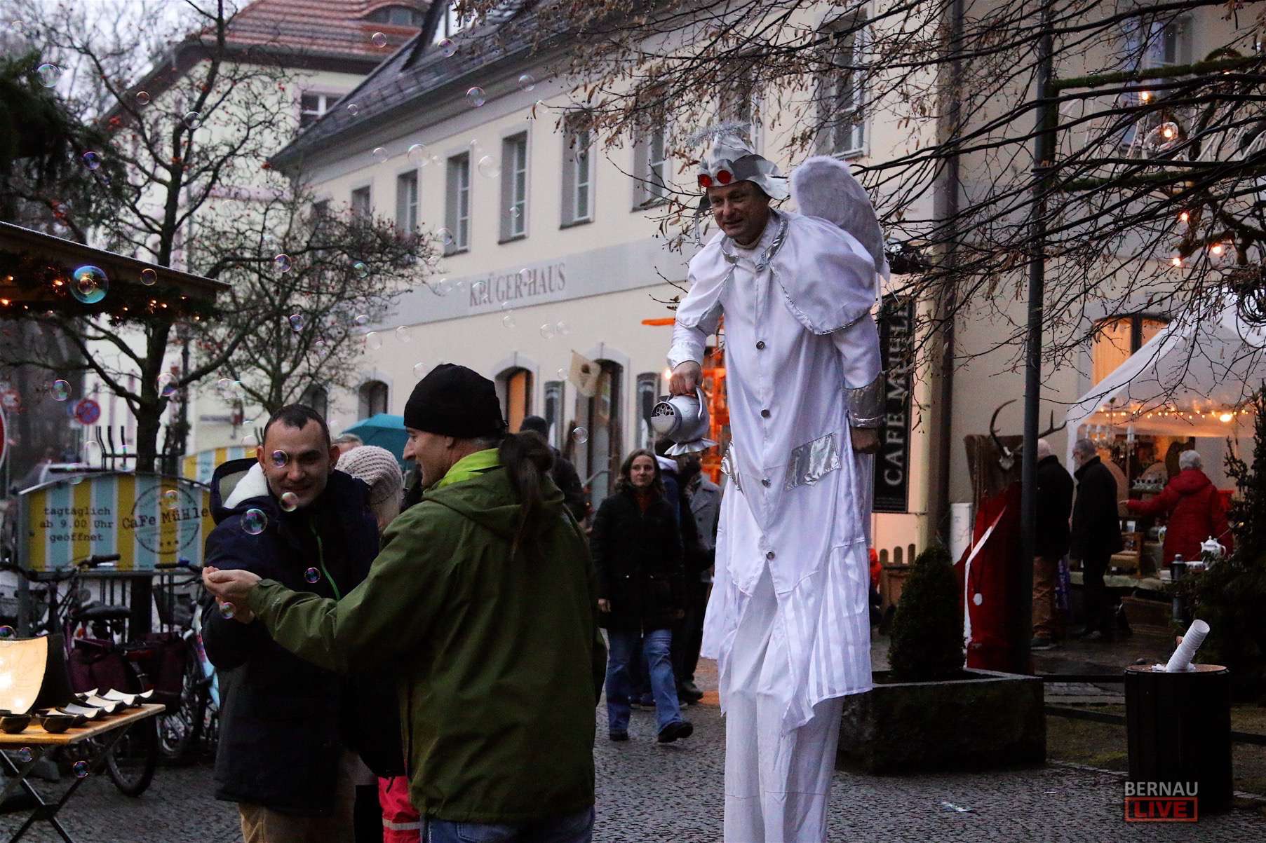 Bernau: Lichteradventsmarkt zog viele Besucher in die Innenstadt