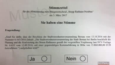 Bernau: Stadtverordnetenversammlung startete mit Rathausneubau - Stimmzettel - Rathausneubau