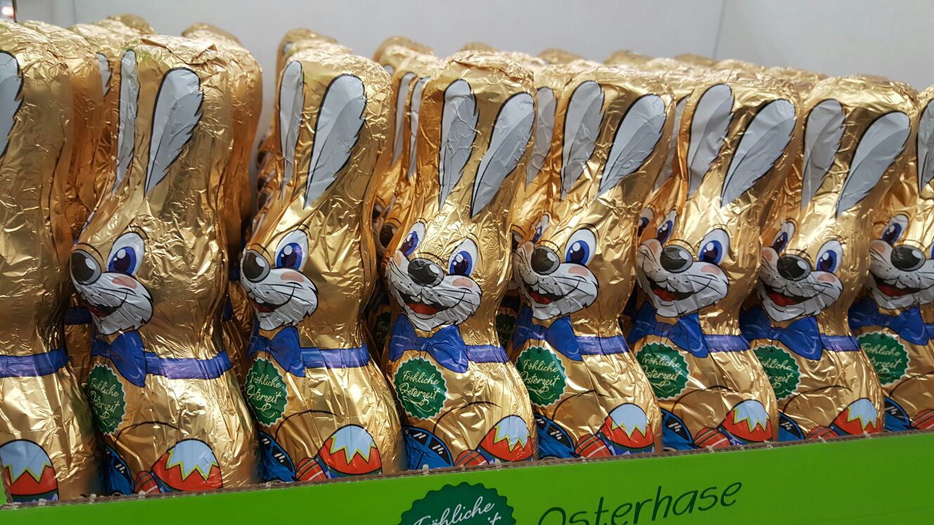 Supermarkt-Osterhasen suggerieren schon jetzt Fröhliche Ostern