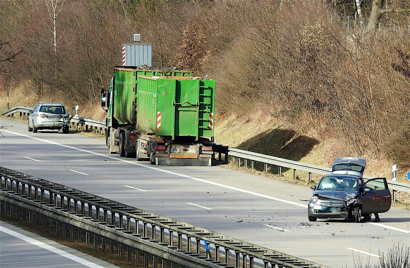 Bernau: Zu einem Unfall mit mindestens 3 Fahrzeugen kam es in diesen Minuten auf er BAB11 in Höhe Bernau Nord in Fahrtrichtung Lanke.
