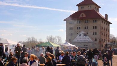 Volksfeststimmung beim Frühlingsfest auf dem Gut Hobrechtsfelde