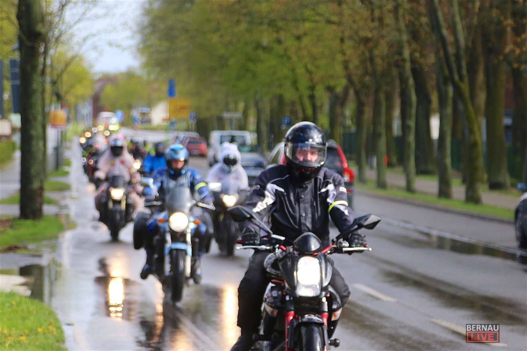 200 Motorräder - 684 Kurven - 145 km - Endstation Bernau