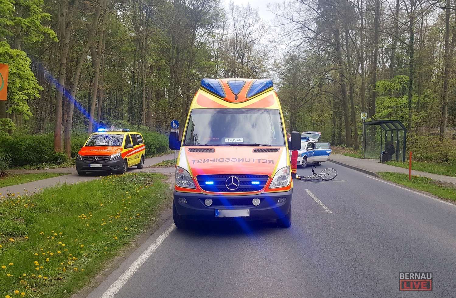 Radfahrer in Bernau bei Verkehrsunfall schwer verletzt