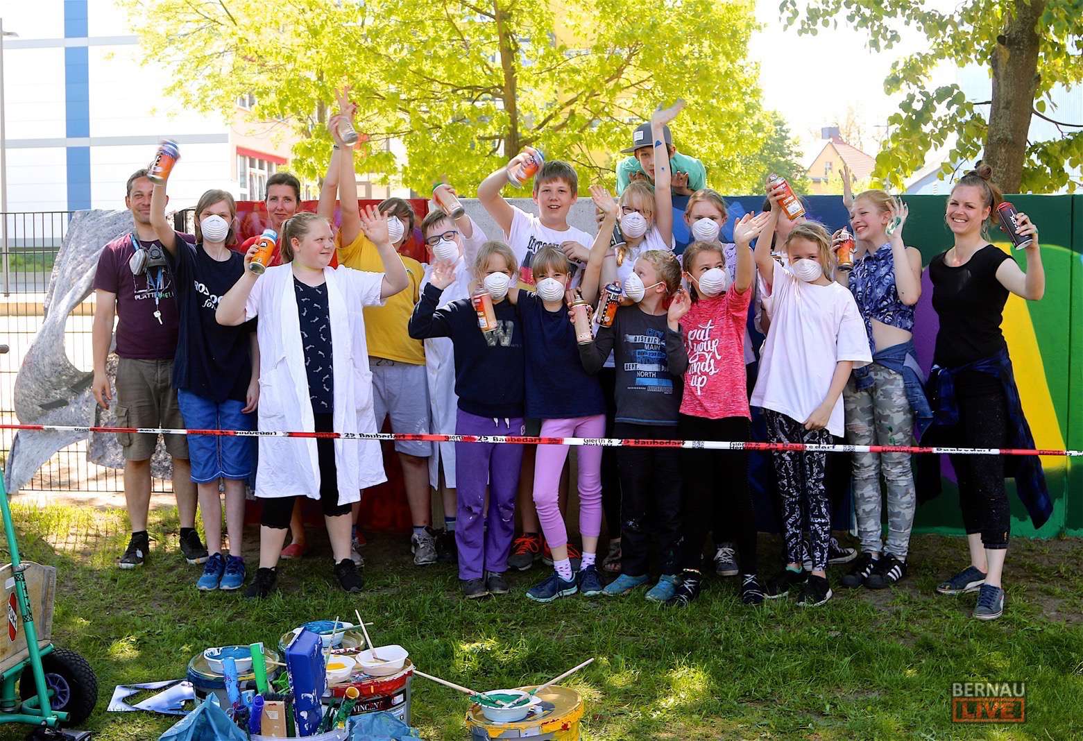 Bernau: 60 Liter Farbe, 50 Sprühdosen und 75 stolze SchülerInnen