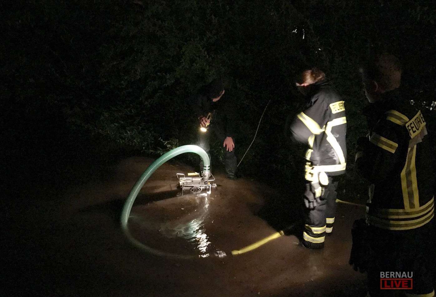 Feuerwehr Bernau 16 Stunden im (Regen) Dauereinsatz - Danke!