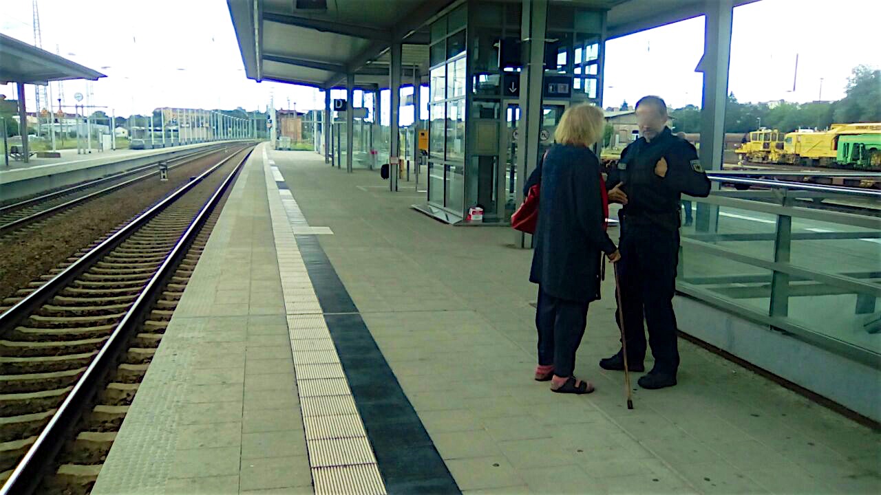 Aktuell: Herrenloser Koffer am Bhf. Eberswalde sorgt für Polizeieinsatz