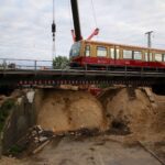 Erste S-Bahn fuhr soeben über die neue Brücke und nach Bernau 5 Erste S-Bahn fuhr soeben über die neue Brücke und nach Bernau