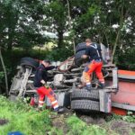 Bernau: Verunfallter LKW soeben aus dem Graben gehoben 17 Bernau LIVE
