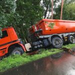 Bernau: Verunfallter LKW soeben aus dem Graben gehoben 13 Bernau LIVE