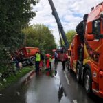Bernau: Verunfallter LKW soeben aus dem Graben gehoben 12 Bernau LIVE