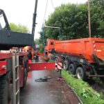 Bernau: Verunfallter LKW soeben aus dem Graben gehoben 9 Bernau LIVE