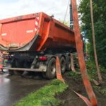 Bernau: Verunfallter LKW soeben aus dem Graben gehoben 5 Bernau LIVE