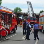 Update zum Unfall LKW gegen Brücke in Bernau b. Berlin 14 Bernau: LKW fährt in Brücke - Vollsperrung - kein Bahnverkehr