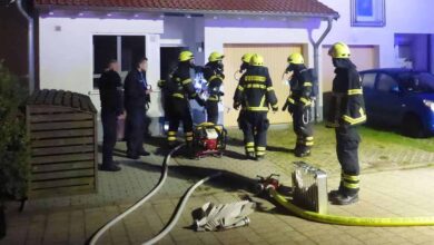 Saunabrand - Feuerwehreinsatz am Morgen im Polluxring in Bernau
